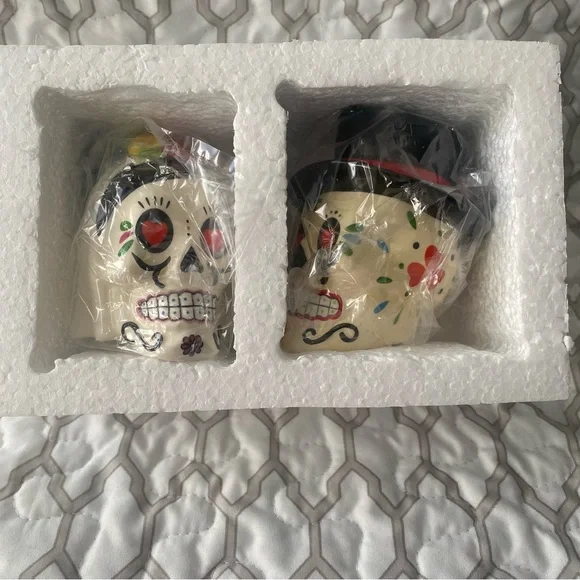 DAY OF THE DEAD SALT & PEPPER SUGAR SKULL BRIDE AND GROOM CERAMIC SHAKERS - Picture 9 of 9